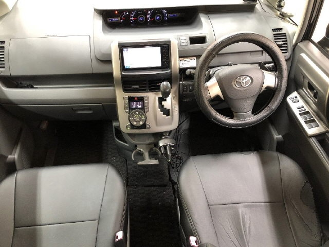 TOYOTA NOAH 2008