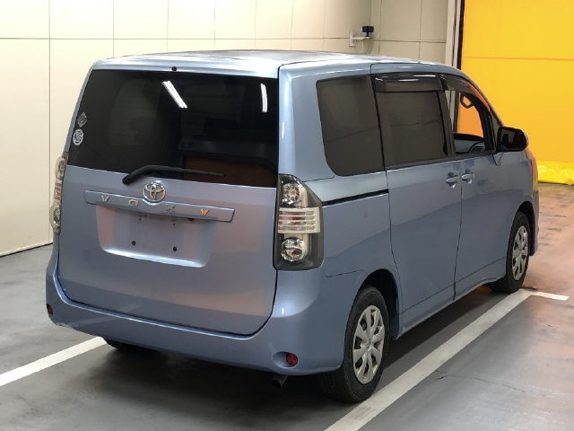 TOYOTA VOXY 2008