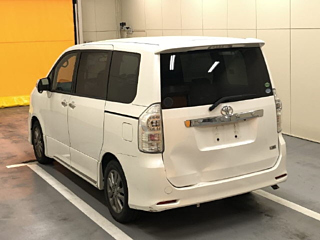 TOYOTA VOXY 2012