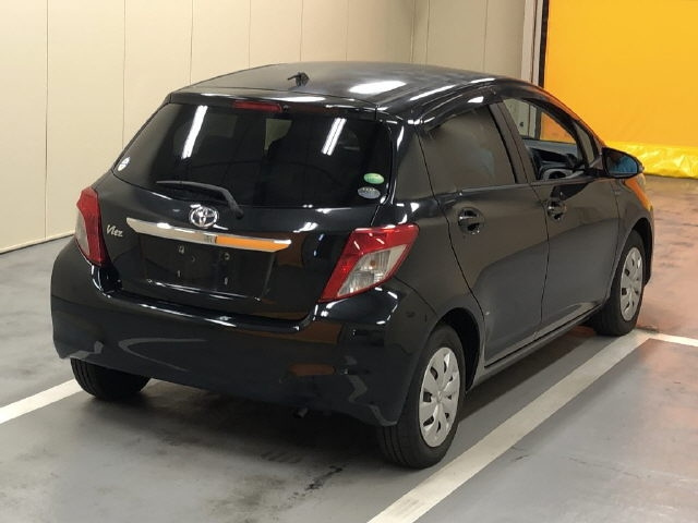 TOYOTA VITZ 2012