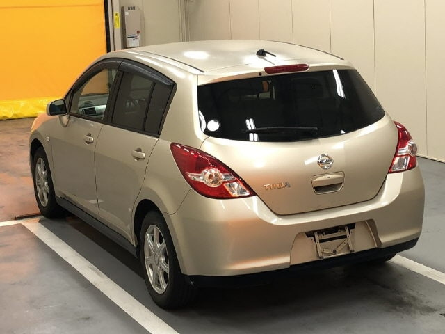NISSAN TIIDA 2011
