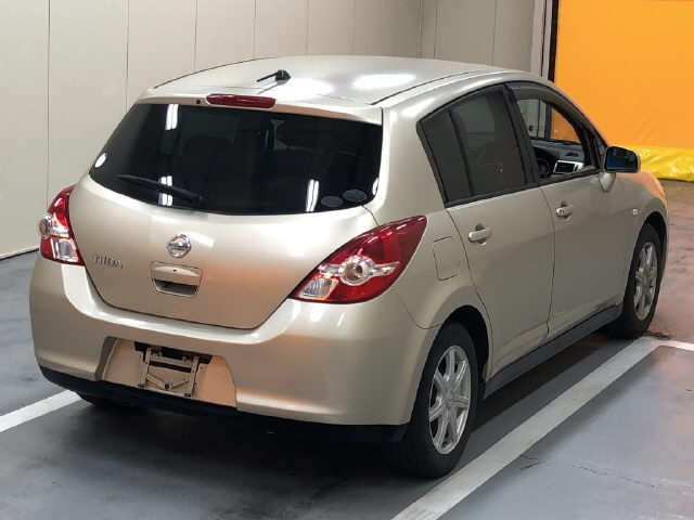 NISSAN TIIDA 2011