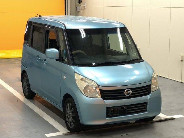NISSAN ROOX 2011
