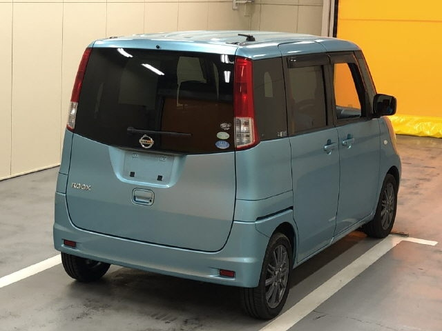 NISSAN ROOX 2011