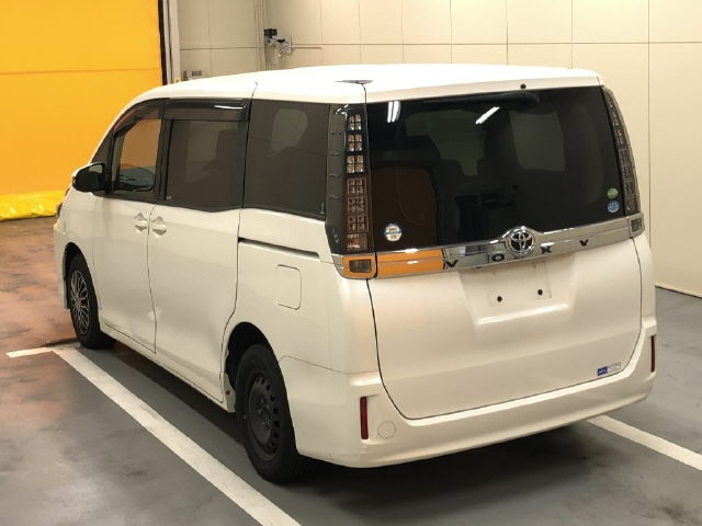 TOYOTA VOXY 2014