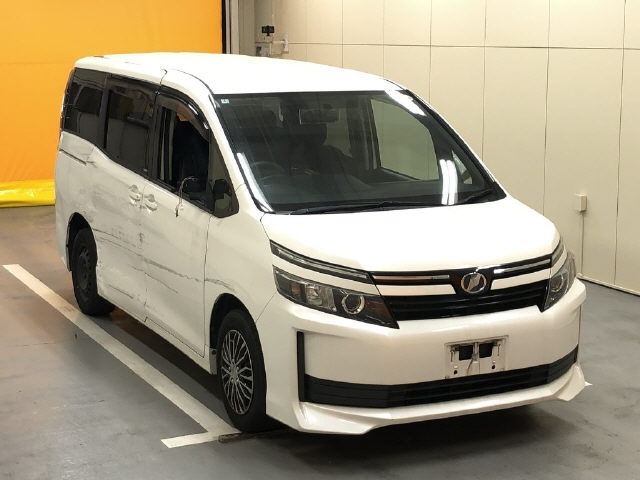 TOYOTA VOXY 2014