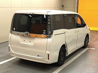 TOYOTA VOXY 2014