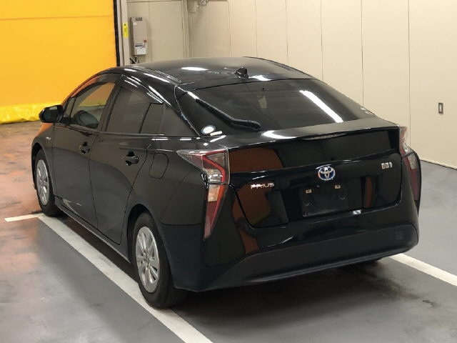 TOYOTA PRIUS 2017