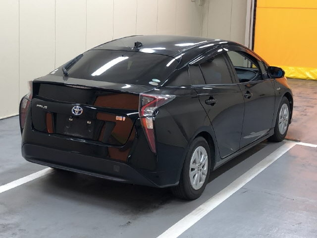 TOYOTA PRIUS 2017