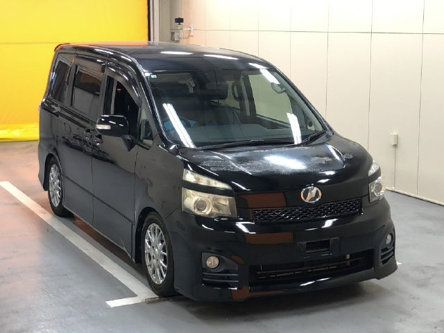 TOYOTA VOXY 2010