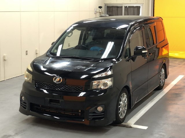 TOYOTA VOXY 2010