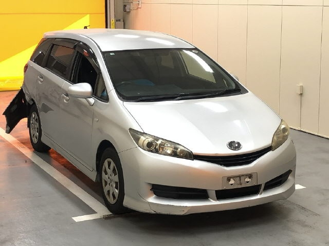TOYOTA WISH 2010