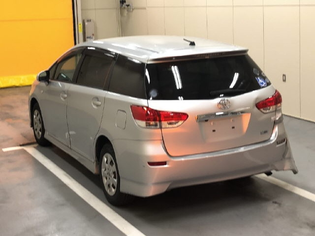 TOYOTA WISH 2010