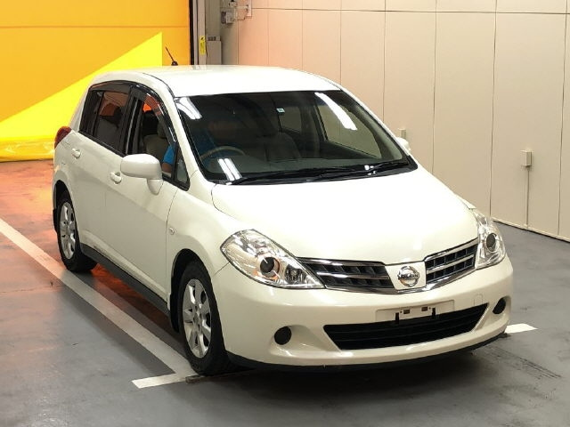 NISSAN TIIDA 2010
