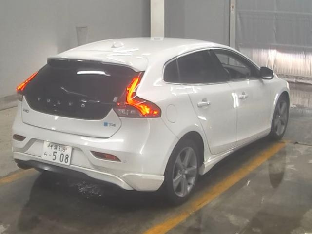 VOLVO V40 2014