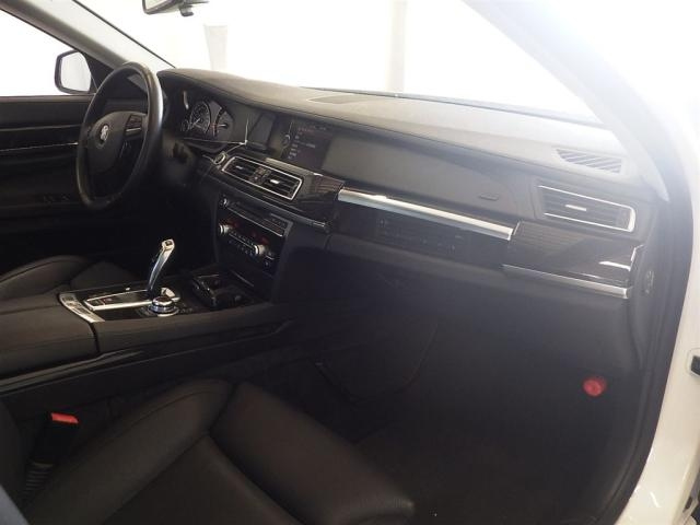 BMW 7 SERIES 2011