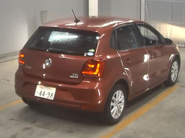 VOLKSWAGEN POLO 2016