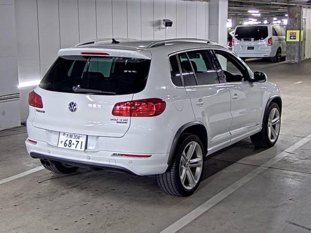 VOLKSWAGEN TIGUAN 2016