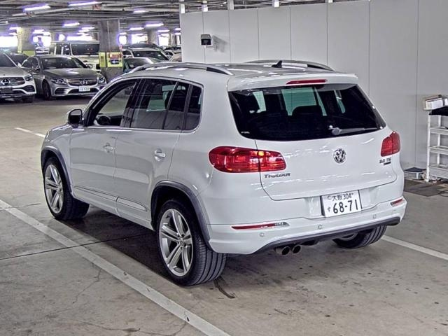 VOLKSWAGEN TIGUAN 2016