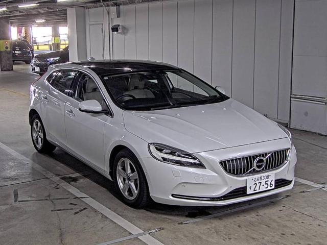 VOLVO V40 2017