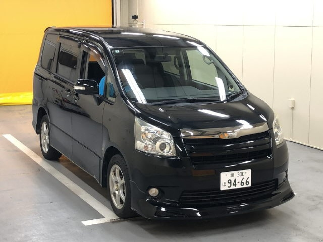TOYOTA NOAH 2008