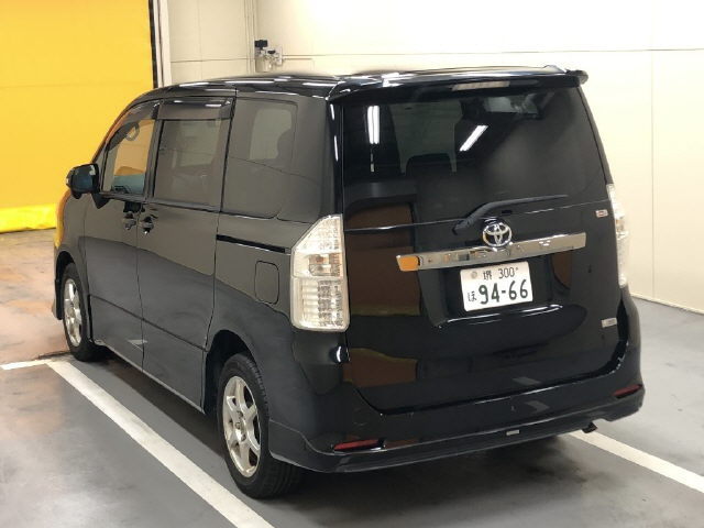 TOYOTA NOAH 2008