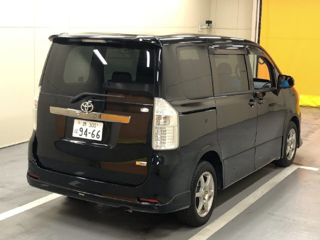 TOYOTA NOAH 2008