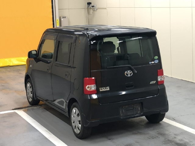 TOYOTA PIXIS SPACE 2012