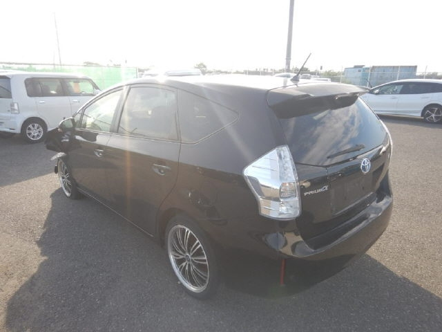 TOYOTA PRIUS ALPHA 2014