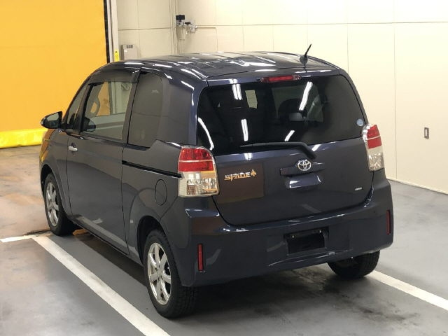 TOYOTA SPADE 2013