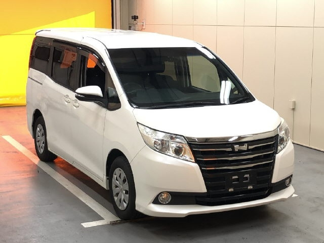 TOYOTA NOAH 2016