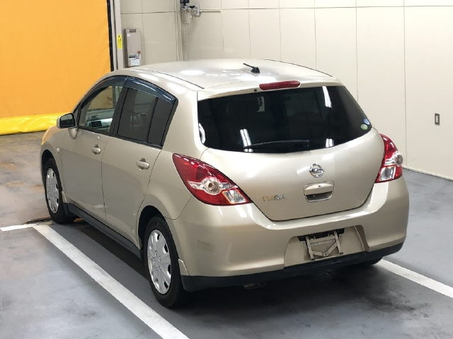 NISSAN TIIDA 2012