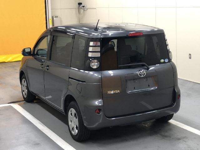 TOYOTA SIENTA 2009