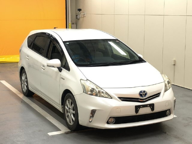 TOYOTA PRIUS ALPHA 2013
