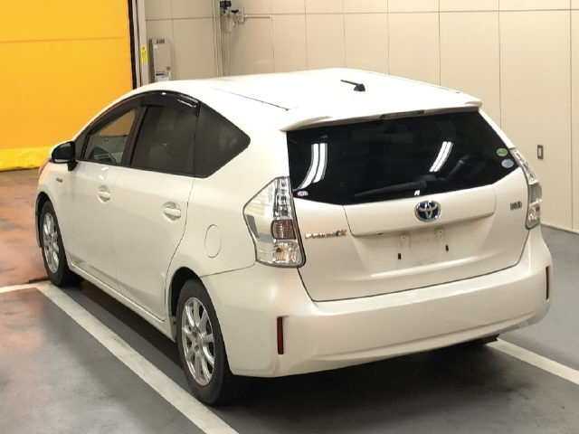 TOYOTA PRIUS ALPHA 2013