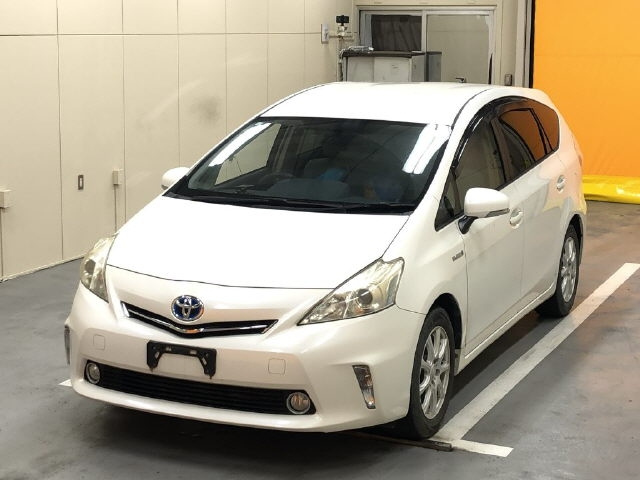 TOYOTA PRIUS ALPHA 2013