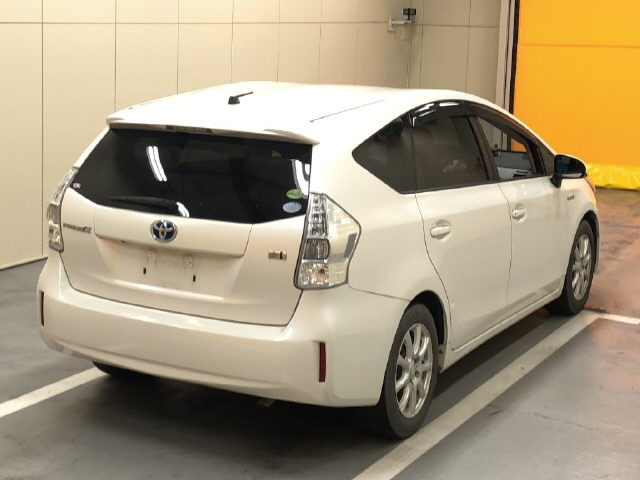 TOYOTA PRIUS ALPHA 2013