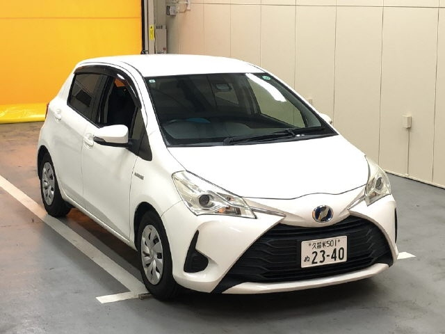 TOYOTA VITZ 2017