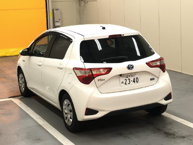 TOYOTA VITZ 2017