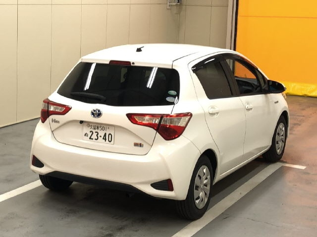 TOYOTA VITZ 2017