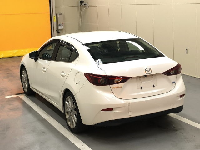 MAZDA AXELA 2017