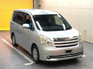 TOYOTA NOAH 2008
