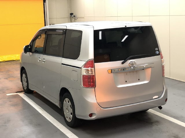 TOYOTA NOAH 2008