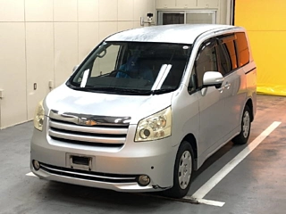 TOYOTA NOAH 2008
