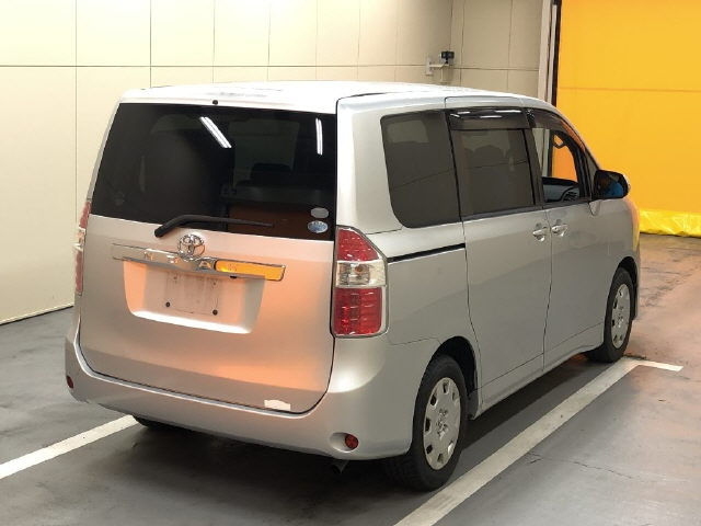 TOYOTA NOAH 2008