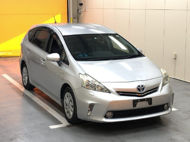 TOYOTA PRIUS ALPHA 2012