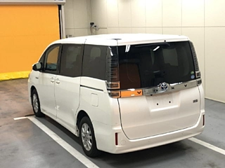 TOYOTA VOXY 2019