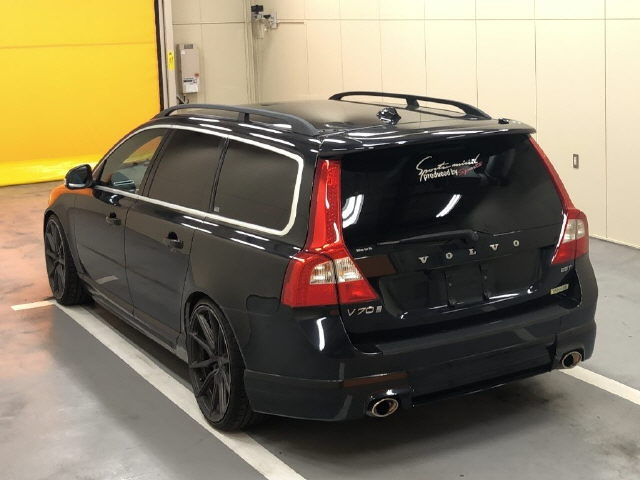 VOLVO V70 2010