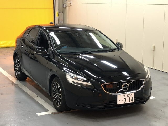 VOLVO V40 2018
