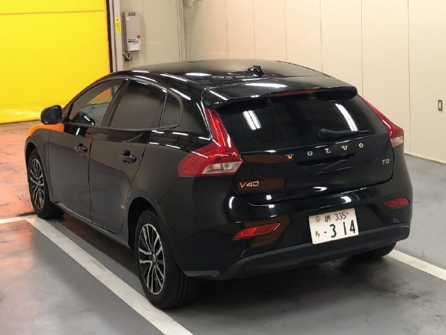 VOLVO V40 2018